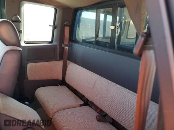 1993 Dodge Dakota z VIN 1B7FL23X8PS292033, wystawiony jako Copart lot #48995955 z przebiegiem 103 197 mil mil oraz Czysty tytuł • Clean title. Historia ofert i sprzedaży dostępna na DreamBid. Obrazek 10.