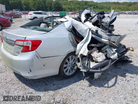 2013 Toyota Camry LE z VIN 4T1BD1FK5DU096620, wystawiony jako IAAI lot #43070799 z przebiegiem Nie podano mil oraz . Historia ofert i sprzedaży dostępna na DreamBid. Obrazek 4.