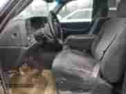2000 Chevrolet Silverado 2500 z VIN 1GCGK24U1YE265476, wystawiony jako Copart lot #85861104 z przebiegiem 235 862 mil mil oraz Czysty tytuł • Clean title. Historia ofert i sprzedaży dostępna na DreamBid. Obrazek 7.