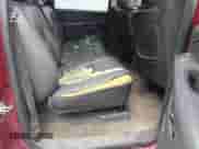 2004 GMC Sierra 1500 SLE z VIN 2GTEK13TX41417048, wystawiony jako IAAI lot #42403447 z przebiegiem 222 760 mil mil oraz . Historia ofert i sprzedaży dostępna na DreamBid. Obrazek 8.