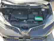 2020 Toyota Sienna SE z VIN 5TDXZ3DC0LS045936, wystawiony jako Copart lot #65421045 z przebiegiem 163 197 mil mil oraz Szkoda całkowita • Salvage title. Historia ofert i sprzedaży dostępna na DreamBid. Obrazek 12.