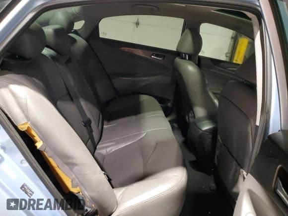 2014 Hyundai Sonata z VIN KMHEC4A46EA105709, wystawiony jako Copart lot #82736205 z przebiegiem 131 808 mil mil oraz Czysty tytuł • Clean title. Historia ofert i sprzedaży dostępna na DreamBid. Obrazek 10.