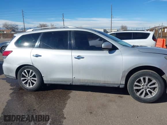 2016 Nissan Pathfinder Platinum with VIN 5N1AR2MM9GC635015, listed as a IAAI auction lot 41422242 with 128,070 mi miles and . Bid and sale history available at DreamBid. Image 13.