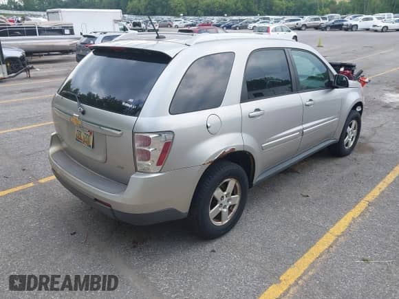 2007 Chevrolet Equinox LT с VIN 2CNDL73F376042421, выставлен на аукционе IAAI как лот 42700373 с пробегом 197 627 миль миль и . История ставок и продаж доступна на DreamBid. Изображение 4.