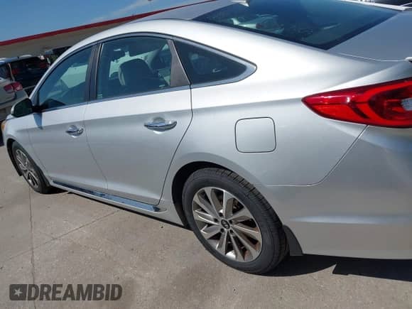 2015 Hyundai Sonata Limited с VIN 5NPE34AF9FH140633, выставлен на аукционе IAAI как лот 42802494 с пробегом 148 410 миль миль и . История ставок и продаж доступна на DreamBid. Изображение 14.