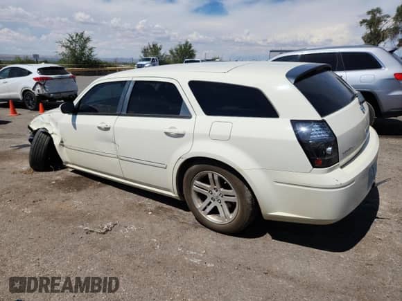 2005 Dodge Magnum RT with VIN 2D4GV582X5H610741, listed as a Copart auction lot 70389525 with 94,980 mi miles and Salvage title. Bid and sale history available at DreamBid. Image 2.