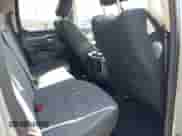 2020 Ram 1500 Big Horn z VIN 1C6SRFBT2LN200059, wystawiony jako IAAI lot #41987816 z przebiegiem 107 675 mil mil oraz . Historia ofert i sprzedaży dostępna na DreamBid. Obrazek 8.