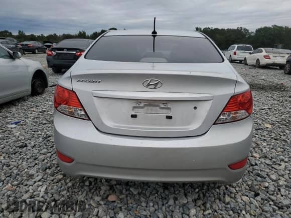 2014 Hyundai Accent GLS z VIN KMHCT4AE0EU766070, wystawiony jako Copart lot #82329165 z przebiegiem 137 947 mil mil oraz Szkoda całkowita • Salvage title. Historia ofert i sprzedaży dostępna na DreamBid. Obrazek 6.