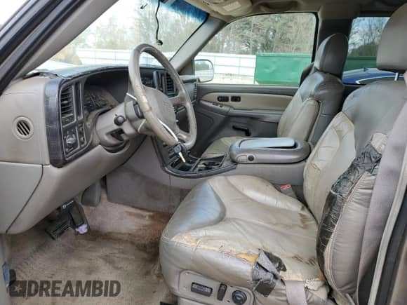 2002 GMC Sierra 1500 Denali z VIN 2GTFK69U921333849, wystawiony jako Copart lot #43101304 z przebiegiem 267 354 mil mil oraz Szkoda całkowita • Salvage title. Historia ofert i sprzedaży dostępna na DreamBid. Obrazek 7.
