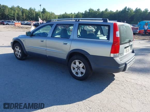 2005 Volvo XC70 with VIN YV1SZ592351178965, listed as a IAAI auction lot 43133039 with 205,863 mi miles and . Bid and sale history available at DreamBid. Image 3.