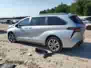 2022 Toyota Sienna Platinum с VIN 5TDERKEC9NS129434, выставлен на аукционе Copart как лот 70479265 с пробегом 72 192 миль миль и Списание • Salvage title. История ставок и продаж доступна на DreamBid. Изображение 2.