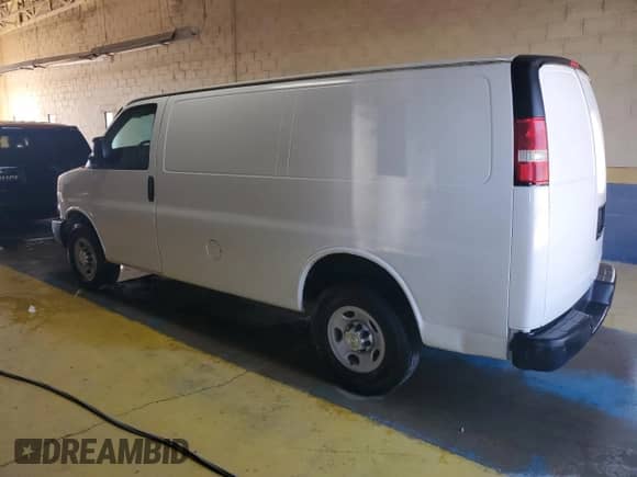 2015 Chevrolet Express Cargo z VIN 1GCWGFCF0F1219441, wystawiony jako Copart lot #84630885 z przebiegiem 163 050 mil mil oraz Czysty tytuł • Clean title. Historia ofert i sprzedaży dostępna na DreamBid. Obrazek 2.