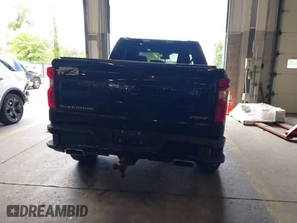 2022 Chevrolet Silverado 1500 RST with VIN 1GCUDEET8NZ622077, listed as a IAAI auction lot 42713780 with 46,022 mi miles and . Bid and sale history available at DreamBid. Image 16.
