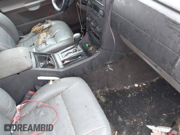 2005 Dodge Magnum SE с VIN 2D4FV48V25H129284, выставлен на аукционе IAAI как лот 41248876 с пробегом Не указан миль и . История ставок и продаж доступна на DreamBid. Изображение 5.