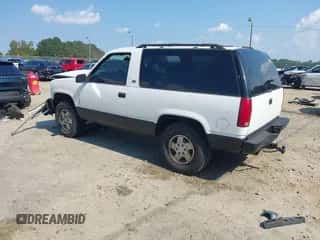 1994 Chevrolet Blazer z VIN 1GNEK18K3RJ411175, wystawiony jako IAAI lot #43214960 z przebiegiem 205 578 mil mil oraz . Historia ofert i sprzedaży dostępna na DreamBid. Obrazek 3.