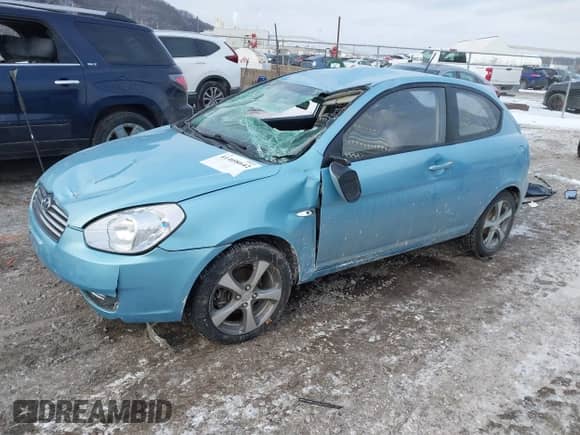 2010 Hyundai Accent Blue z VIN KMHCM3AC7AU175461, wystawiony jako IAAI lot #41408642 z przebiegiem 151 660 mil mil oraz . Historia ofert i sprzedaży dostępna na DreamBid. Obrazek 2.