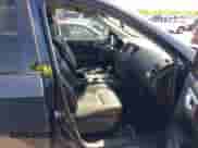 2014 Nissan Pathfinder SV z VIN 5N1AR2MN9EC687010, wystawiony jako IAAI lot #41982320 z przebiegiem 173 138 mil mil oraz . Historia ofert i sprzedaży dostępna na DreamBid. Obrazek 5.