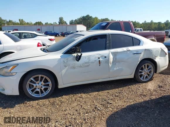 2014 Nissan Maxima S z VIN 1N4AA5AP2EC499387, wystawiony jako IAAI lot #36105707 z przebiegiem 190 187 mil mil oraz . Historia ofert i sprzedaży dostępna na DreamBid. Obrazek 6.