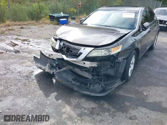 2011 Acura TL z VIN 19UUA8F21BA003302, wystawiony jako IAAI lot #43371606 z przebiegiem Nie podano mil oraz . Historia ofert i sprzedaży dostępna na DreamBid. Obrazek 6.