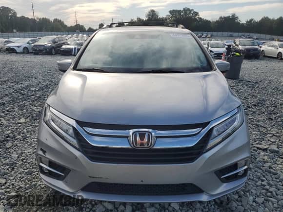 2018 Honda Odyssey Elite with VIN 5FNRL6H93JB023585, listed as a Copart auction lot 84923065 with 204,717 mi miles and Salvage title. Bid and sale history available at DreamBid. Image 5.