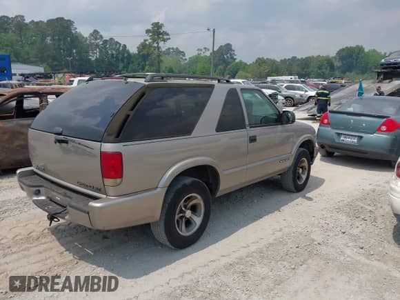 2000 Chevrolet Blazer LS с VIN 1GNCS18W8YK215154, выставлен на аукционе IAAI как лот 42072814 с пробегом 176 064 миль миль и . История ставок и продаж доступна на DreamBid. Изображение 4.