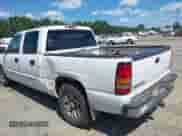 2005 GMC Sierra 1500 SLE с VIN 2GTEC13T051162389, выставлен на аукционе IAAI как лот 43050515 с пробегом Не указан миль и . История ставок и продаж доступна на DreamBid. Изображение 3.