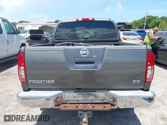2008 Nissan Frontier SE z VIN 1N6AD07U18C448806, wystawiony jako IAAI lot #42556866 z przebiegiem 288 082 mil mil oraz . Historia ofert i sprzedaży dostępna na DreamBid. Obrazek 16.