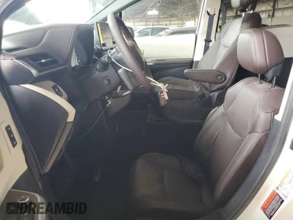 2023 Toyota Sienna Platinum с VIN 5TDESKFC4PS095831, выставлен на аукционе Copart как лот 55919975 с пробегом 6 626 миль миль и Списание • Salvage title. История ставок и продаж доступна на DreamBid. Изображение 7.