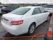 2011 Toyota Camry LE z VIN 4T4BF3EK7BR121804, wystawiony jako IAAI lot #43501491 z przebiegiem 82 376 mil mil oraz . Historia ofert i sprzedaży dostępna na DreamBid. Obrazek 4.