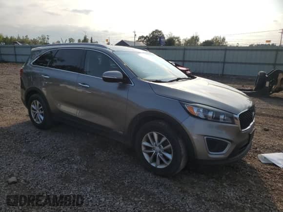 2017 Kia Sorento LX with VIN 5XYPGDA53HG306580, listed as a Copart auction lot 71898845 with 228,788 mi miles and Clean title. Bid and sale history available at DreamBid. Image 4.