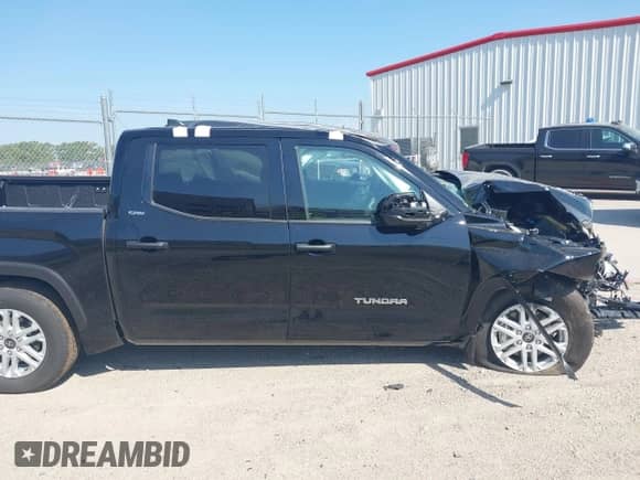 2025 Toyota Tundra SR with VIN 5TFLA5AB6SX050371, listed as a IAAI auction lot 42965187 with 289 mi miles and . Bid and sale history available at DreamBid. Image 13.