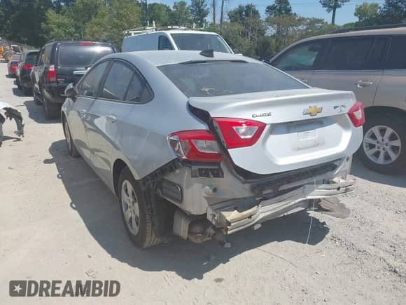 2017 Chevrolet Cruze LS z VIN 1G1BC5SM3H7201691, wystawiony jako IAAI lot #43157816 z przebiegiem 122 194 mil mil oraz . Historia ofert i sprzedaży dostępna na DreamBid. Obrazek 3.