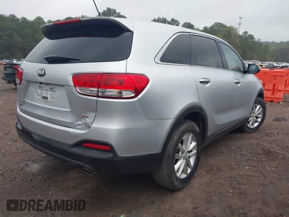 2018 Kia Sorento L with VIN 5XYPG4A39JG370272, listed as a IAAI auction lot 43474591 with 130,569 mi miles and . Bid and sale history available at DreamBid. Image 4.