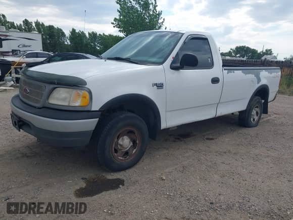 2000 Ford F-150 XL with VIN 1FTRF18W8YKB11836, listed as a IAAI auction lot 42728813 with Not provided miles and . Bid and sale history available at DreamBid. Image 2.