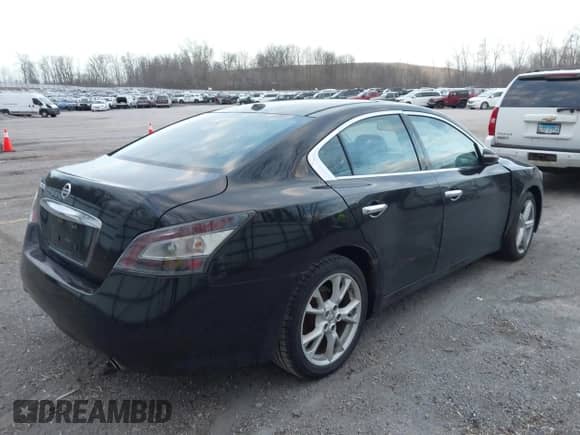 2013 Nissan Maxima SV z VIN 1N4AA5AP3DC842349, wystawiony jako IAAI lot #41820019 z przebiegiem 143 602 mil mil oraz . Historia ofert i sprzedaży dostępna na DreamBid. Obrazek 4.
