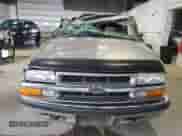 1999 Chevrolet Blazer LT z VIN 1GNDT13W2X2183549, wystawiony jako Copart lot #66167245 z przebiegiem Nie podano mil oraz Szkoda całkowita • Salvage title. Historia ofert i sprzedaży dostępna na DreamBid. Obrazek 5.