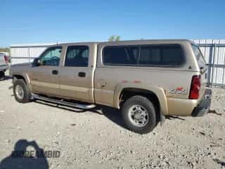 2005 Chevrolet Silverado 1500HD LS with VIN 1GCGK13U75F860057, listed as a Copart auction lot 73538504 with 135,742 mi miles and Clean title. Bid and sale history available at DreamBid. Image 2.