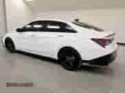 2025 Hyundai Elantra N Line z VIN KMHLR4DF0SU933767, wystawiony jako Copart lot #67764285 z przebiegiem 20 976 mil mil oraz Czysty tytuł • Clean title. Historia ofert i sprzedaży dostępna na DreamBid. Obrazek 2.