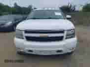 2010 Chevrolet Suburban LT z VIN 1GNUCJE01AR199247, wystawiony jako IAAI lot #42365497 z przebiegiem 289 944 mil mil oraz . Historia ofert i sprzedaży dostępna na DreamBid. Obrazek 12.