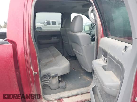 2007 Ford F-150 XLT z VIN 1FTPW14V07FA70064, wystawiony jako IAAI lot #43519828 z przebiegiem 86 139 mil mil oraz . Historia ofert i sprzedaży dostępna na DreamBid. Obrazek 8.