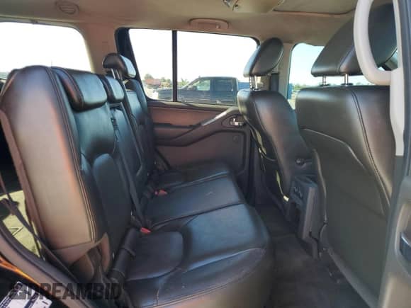 2011 Nissan Pathfinder Silver z VIN 5N1AR1NB7BC606676, wystawiony jako Copart lot #83796495 z przebiegiem 198 904 mil mil oraz Czysty tytuł • Clean title. Historia ofert i sprzedaży dostępna na DreamBid. Obrazek 11.