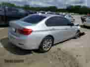 2018 BMW 3 Series 320i xDrive z VIN WBA8A3C56JA491885, wystawiony jako Copart lot #58156455 z przebiegiem 63 667 mil mil oraz Szkoda całkowita • Salvage title. Historia ofert i sprzedaży dostępna na DreamBid. Obrazek 3.