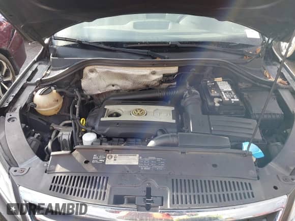 2010 Volkswagen Tiguan S с VIN WVGAV7AX0AW517853, выставлен на аукционе IAAI как лот 41194874 с пробегом 106 471 миль миль и . История ставок и продаж доступна на DreamBid. Изображение 10.