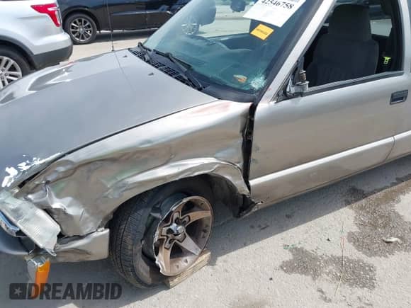 2002 Chevrolet S-10 LS с VIN 1GCCS19W428108940, выставлен на аукционе IAAI как лот 42546758 с пробегом 242 492 миль миль и . История ставок и продаж доступна на DreamBid. Изображение 6.