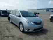 2014 Toyota Sienna Limited z VIN 5TDDK3DC2ES081069, wystawiony jako Copart lot #69018955 z przebiegiem 141 754 mil mil oraz Szkoda całkowita • Salvage title. Historia ofert i sprzedaży dostępna na DreamBid. Obrazek 14.