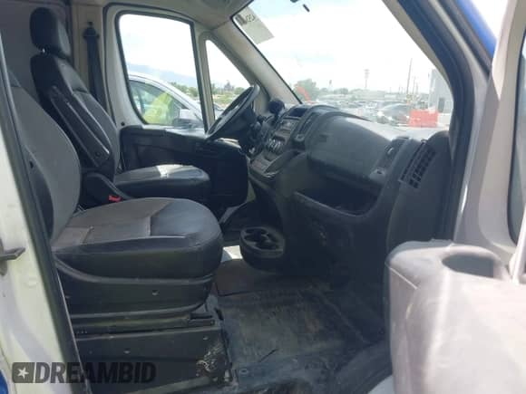 2016 Ram ProMaster Cargo z VIN 3C6TRVCG3GE105651, wystawiony jako IAAI lot #42526039 z przebiegiem 140 739 mil mil oraz . Historia ofert i sprzedaży dostępna na DreamBid. Obrazek 5.