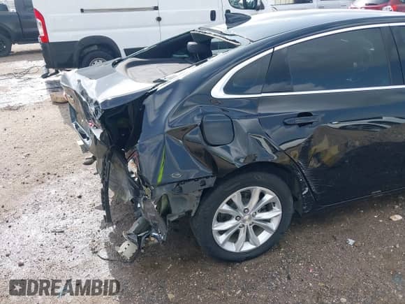 2019 Chevrolet Malibu LT z VIN 1G1ZD5ST1KF217579, wystawiony jako IAAI lot #42609284 z przebiegiem 100 819 mil mil oraz . Historia ofert i sprzedaży dostępna na DreamBid. Obrazek 6.