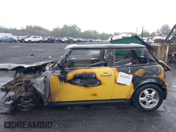 2007 MINI Hardtop с VIN WMWMF335X7TU62659, выставлен на аукционе IAAI как лот 43424534 с пробегом Не указан миль и . История ставок и продаж доступна на DreamBid. Изображение 13.