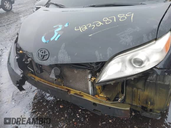 2014 Toyota Sienna L with VIN 5TDZK3DC1ES452065, listed as a IAAI auction lot 42328789 with Not provided miles and . Bid and sale history available at DreamBid. Image 10.