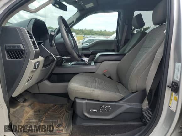 2018 Ford F-150 XL z VIN 1FTEW1CP5JFD31349, wystawiony jako Copart lot #85582915 z przebiegiem 96 674 mil mil oraz Szkoda całkowita • Salvage title. Historia ofert i sprzedaży dostępna na DreamBid. Obrazek 7.